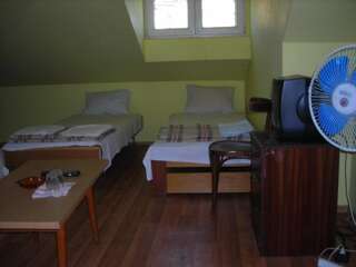 Хостелы ICO Hostel София Четырехместный номер с общей ванной комнатой-5